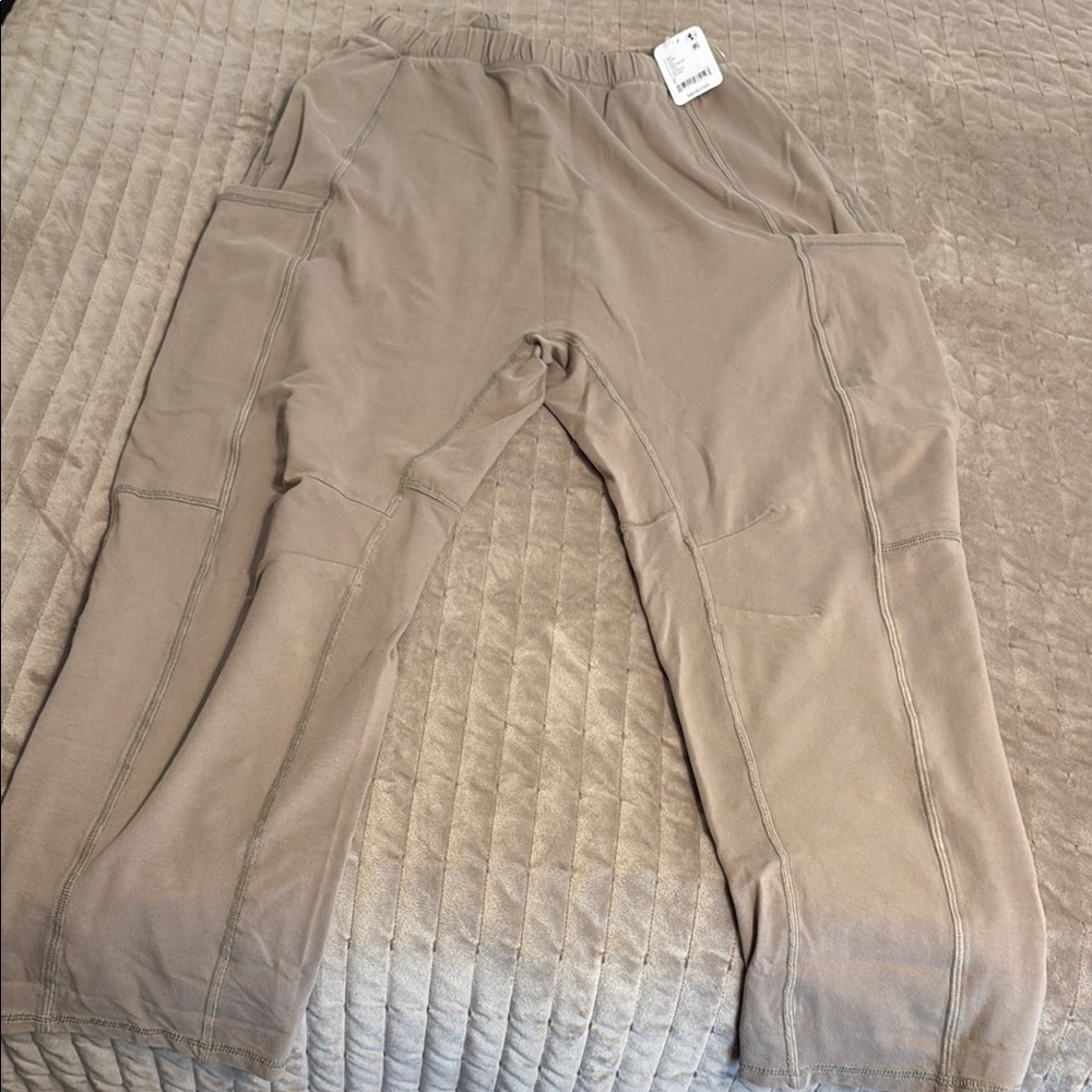 Free People Hot Shot pants, color driftwood